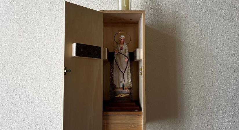 A műtét előtt is erőt ad a vándorszobor