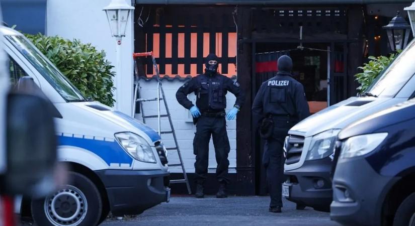 Nagyszabású razzia Németországban: 1200 rendőr csapott le egy motoros bandára