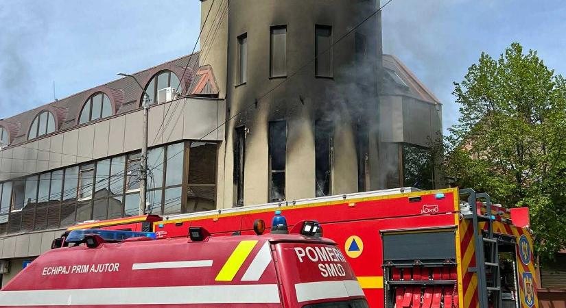 Tűz ütött ki egy marosvásárhelyi irodaházban