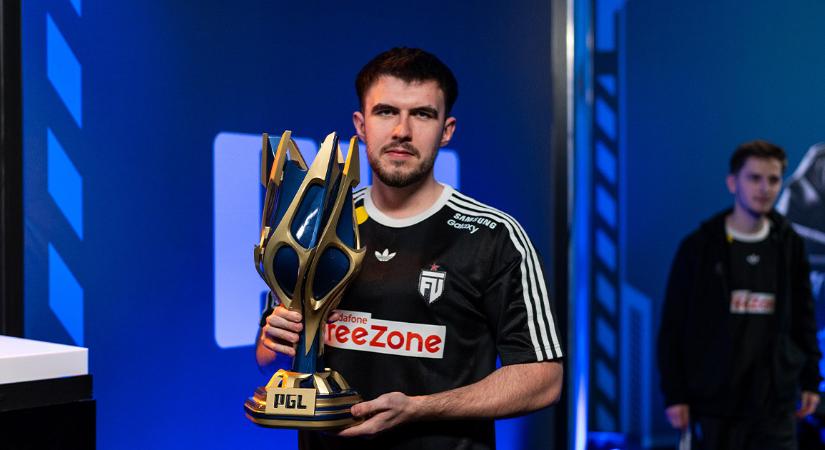 Az első osztályú játékban is kipróbálhatja magát a FUT magyar edzője