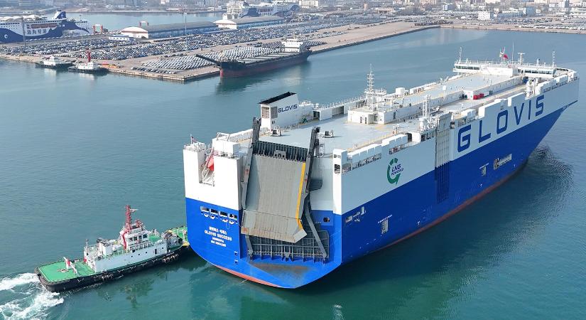 Elkészült a világ legnagyobb autószállító hajója