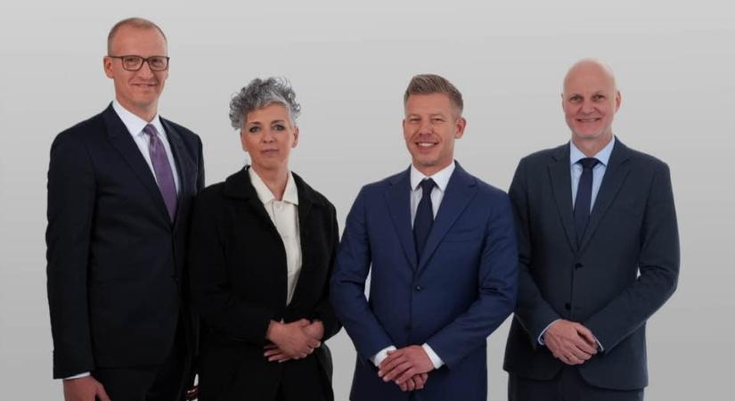 Magyar Péter miniszternek kérte fel Tarr Zoltánt és Tanács Zoltánt