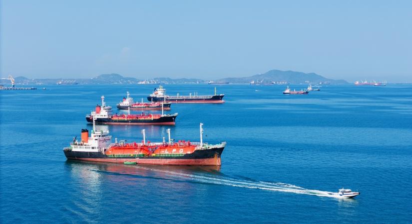 Emírségekből indult LNG-tanker törte át a Hormuzi-szoros blokádját