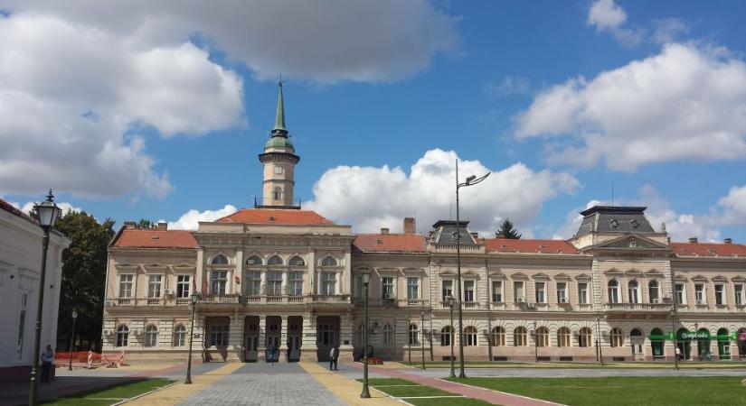 Az óbecsei önkormányzatnak nem kellenek az ingyen padok?