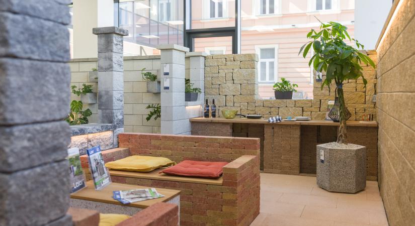 Nem terméket, hanem kész kertet mutat - Új szintre emeli a kertépítést a Leier győri mintakertje