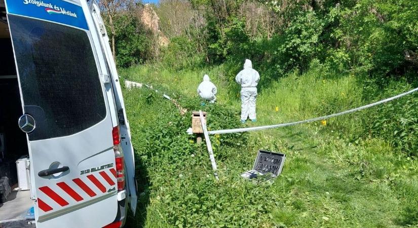 Emberölés: holtan találtak saját kútjában egy 57 éves nőt, nagy erőkkel nyomoznak a tolnai rendőrök