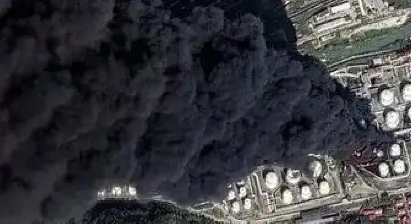 Ökológiai katasztrófa fenyeget a Fekete-tengernél a finomítót ért újabb támadások után