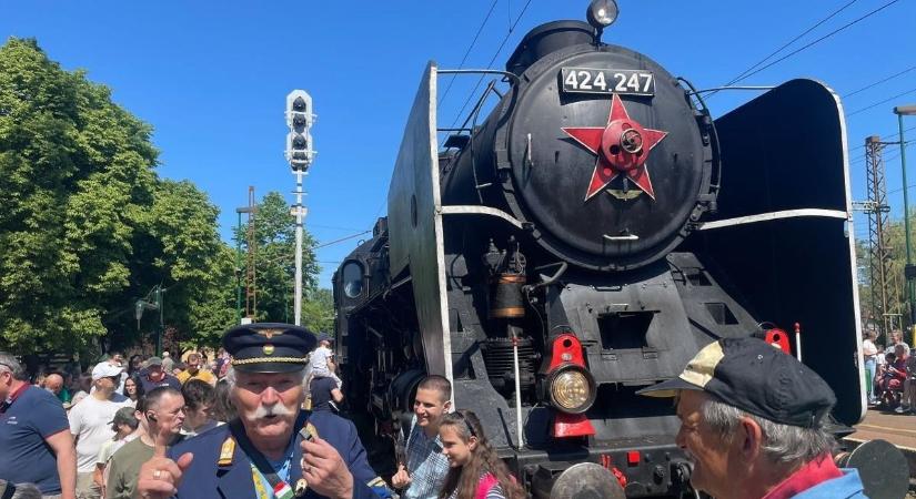Újra füstbe borul az Alföld: a legendás 424-es gőzös háromnapos időutazásra indul