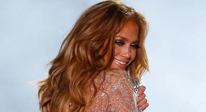Szóhoz sem jutottak a rajongók: eszméletlen lapos hasat villantott Jennifer Lopez