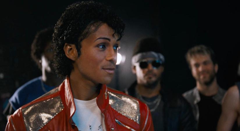 Michael Jackson továbbra is rekordbevételt hoz - Cruz Beckham táncolt a sztár életéről szóló film díszbemutatóján