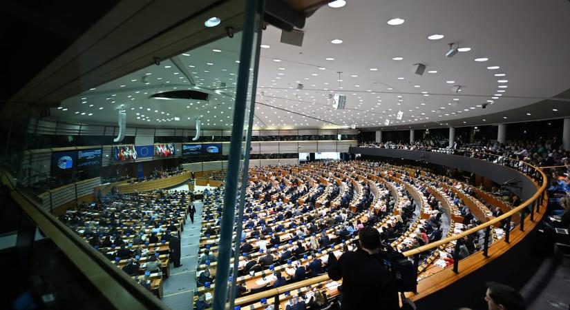 2 ezer milliárd euróra tornázná fel az EU költségvetését az Európai Parlament