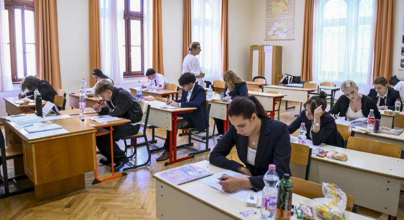 Nyakunkon az érettségi – itt a menetrend