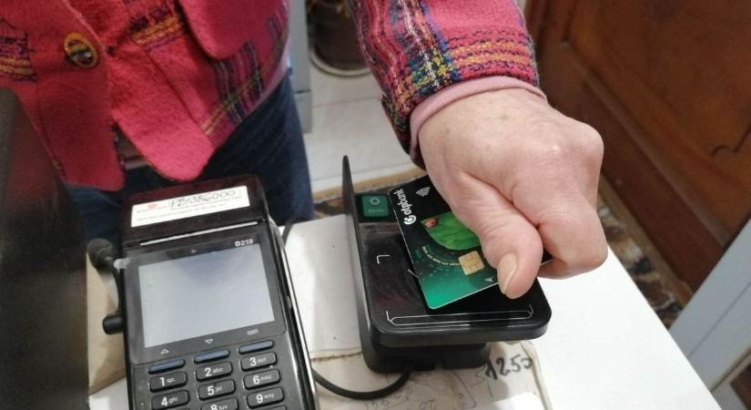 Mindenkihez ellátogatnak: kérik a bankkártyát!