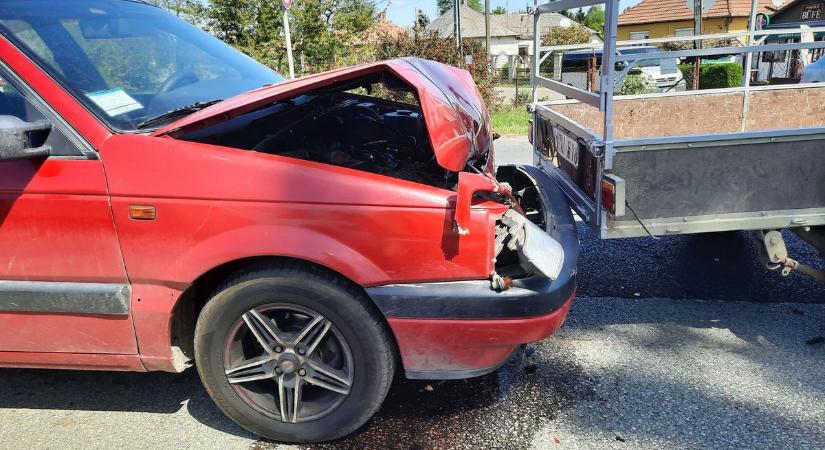 Baleset a nyíregyházi csomópontnál: három autó tört össze, milliós a kár (fotók)