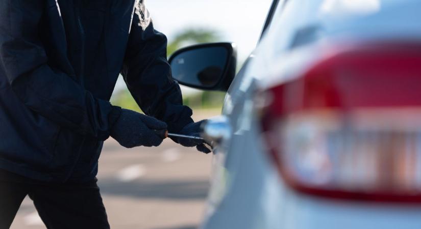 Símaszkban, az após fejéhez fegyvert szorítva rabolt a bűnbanda  fotók