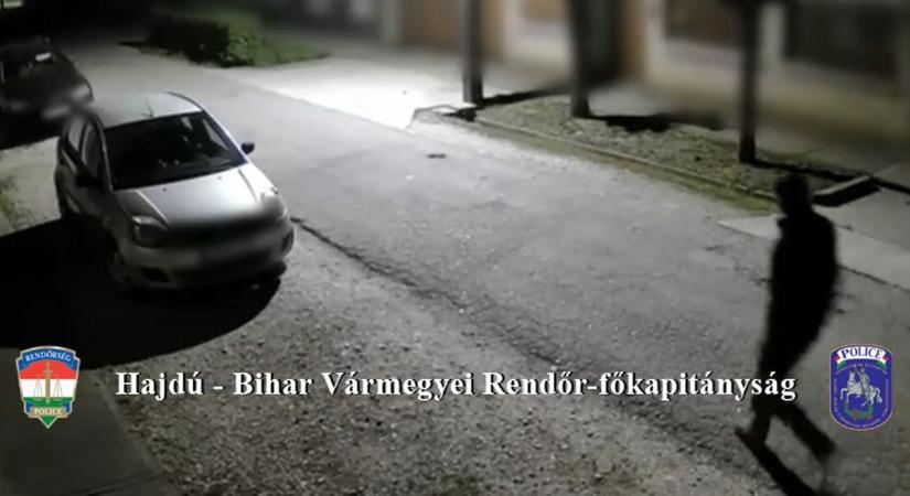 Videón a Böszörményt járó sötét alak! Kimegy az arcodból a szín, olyat tett a házak előtt!