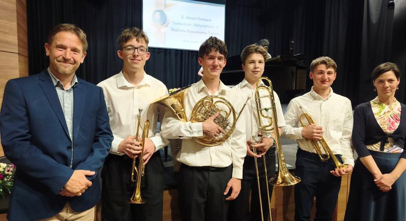 Arany minősítések Abonyból – taroltak az esztergomi növendékek