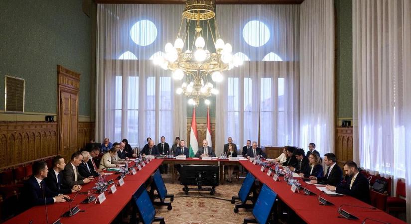 Döntöttek az országgyűlési bizottságok sorsáról: megvan, hol elnököl majd a Fidesz, a KDNP és a Mi Hazánk