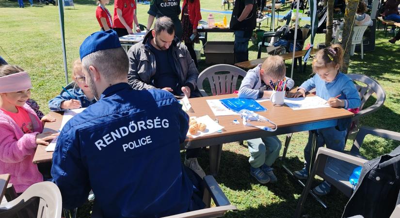 Négylábú hősök napja Jászberényben – a rendőrség is csatlakozott az állatvédelemhez