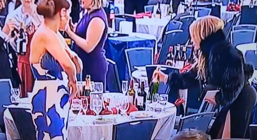 Így lopkodta a nő a pezsgősüvegeket Trump menekítése közben – Videó