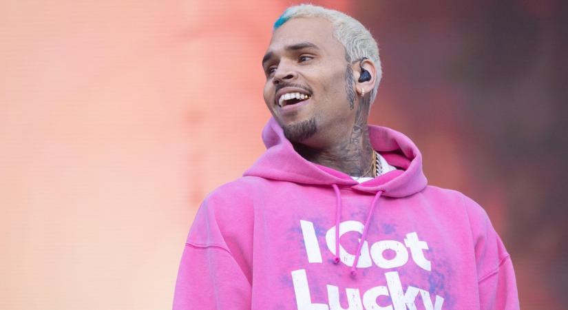 Négyszeres apuka lett Chris Brown: hihetetlenül édes fotó készült a babáról