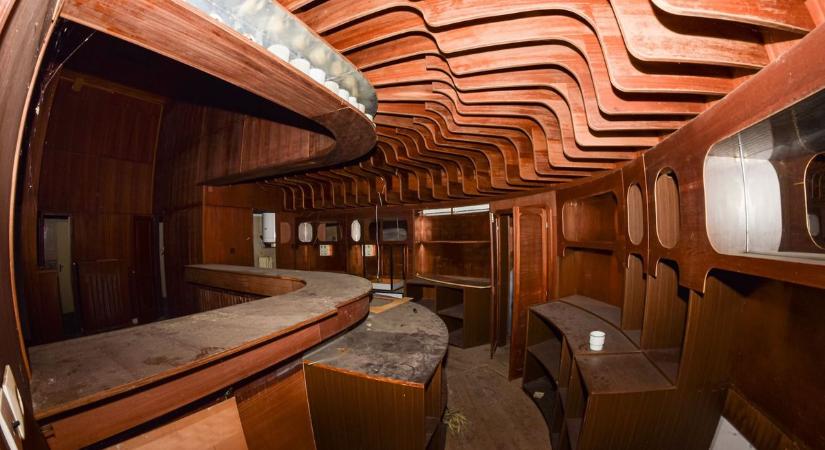 Egy darab Balaton múltja veszett el – lebontották a legendás üdülőt (galéria)