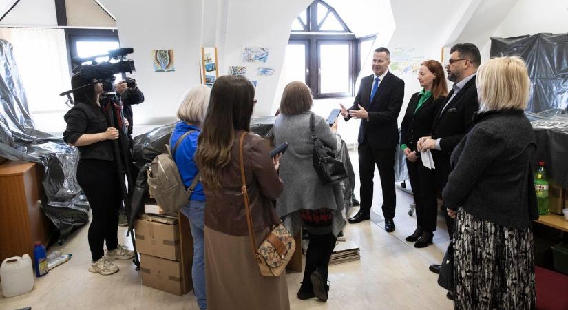 Télen meleg, nyáron hideg, igazán komfortos lesz a könyvtár (galéria, videó)