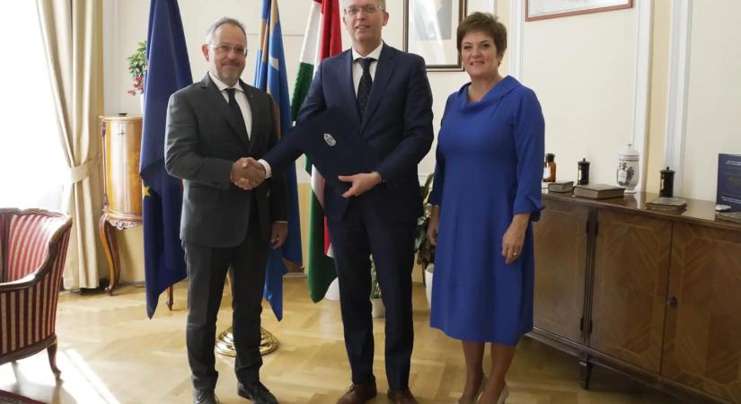 Távozik az NKA éléről Bús Balázs a kormánypárti celebek támogatási botránya után