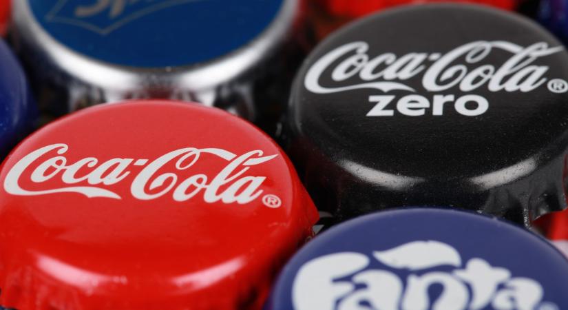 Valósággal vedeljük a kólát, és a gyártót is hizlaljuk – itt vannak a friss számok