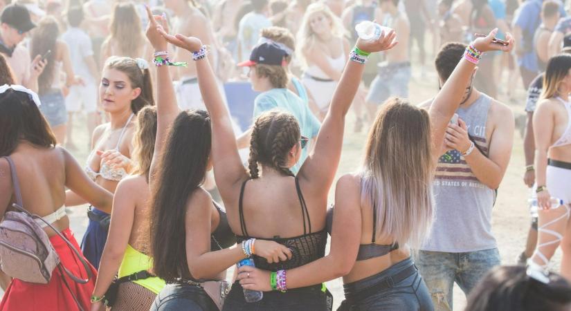 Figyelő szemek jelennek meg a fesztiválokon is