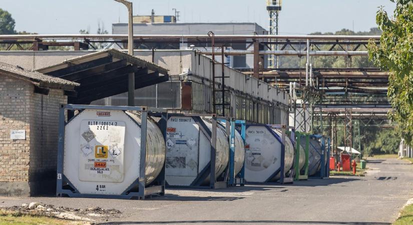 A sajóbábonyi gyár vegyi anyagairól és a dolgozók elmaradt béréről kérdezték Orbán Viktort
