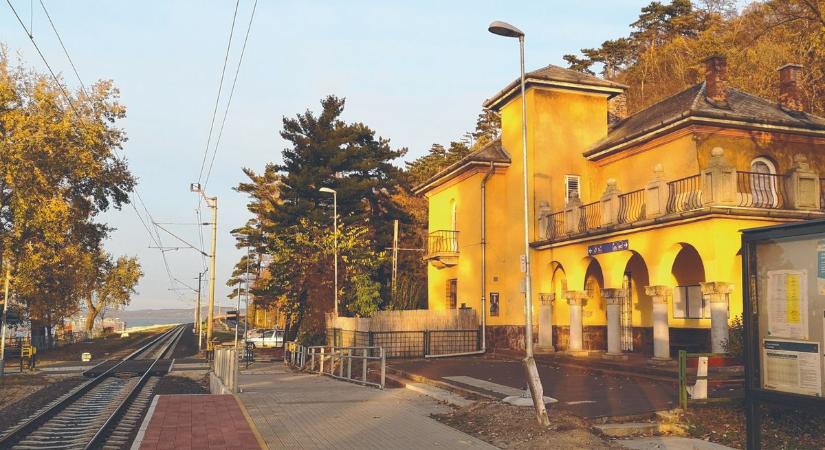 Nem várnak tovább a déli parton – megújul a védett vasútállomás