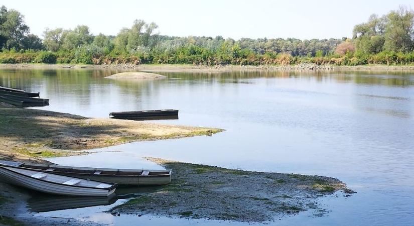 Rendkívül alacsony a Duna vízállása Komáromnál – leállt a neszmélyi komp