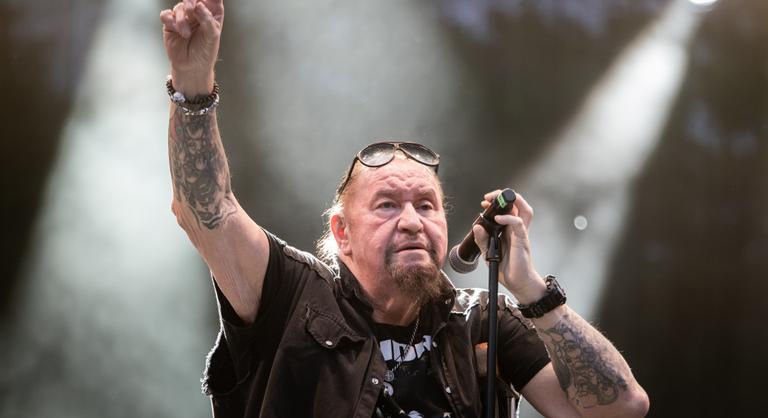 Megszólalt Deák Bill Gyula az NKA rejtélyes pályázati pénzéről, amiből a bluesénekes is kapott