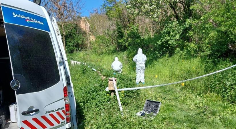 Női holttestre bukkantak egy bejelentés nyomán