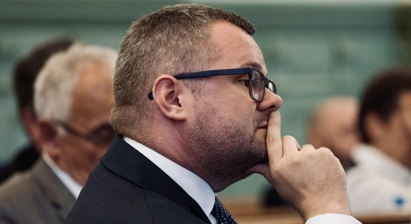 A kommentek csak úgy jönnek-mennek Fekete Dávid közösségi oldalán