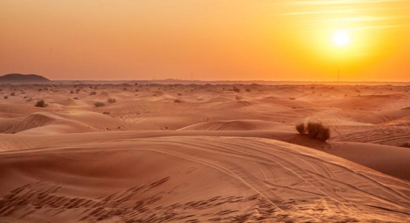Földön kívüli eredetű, színes üvegdarabokra bukkantak a sivatag közepén