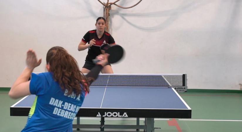 Harcoltak az asztalnál, pontokat veszíthetnek az irodában az asztaliteniszezők