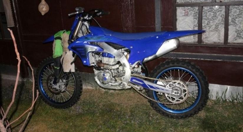 Kerítésen át lopott motort – de villámgyorsan lecsaptak rá az egri rendőrök!
