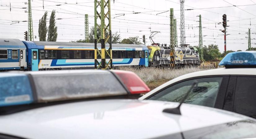 Rendőrök érkeztek a vasúti megállóhoz, bűnöző tűnt fel a debreceni vonaton!