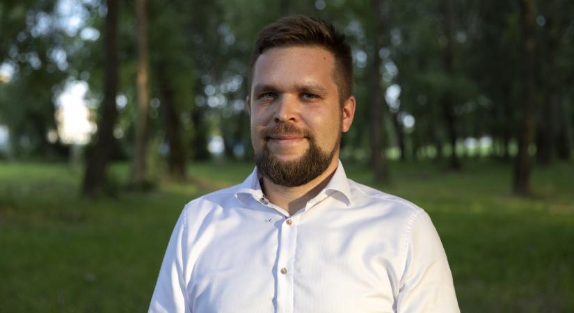 Kiszálltak a rendőrnyomozók Pintér Bence független győri polgármesterhez, hogy fideszes politikusokról kérdezzék