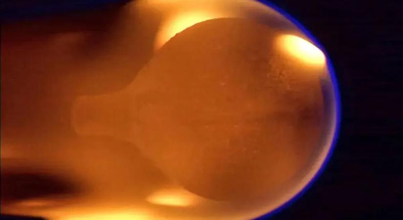 Megőrült a NASA? Felgyújtanák a Holdat