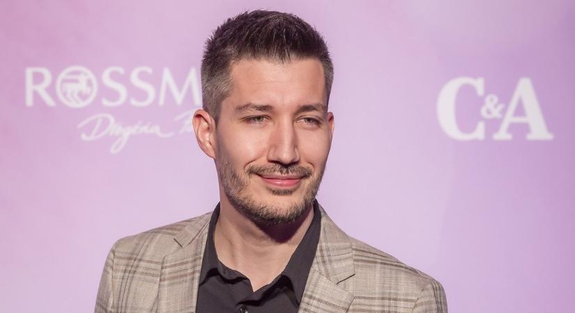 Ez az énekes lehet a Ridikül első férfi műsorvezetője