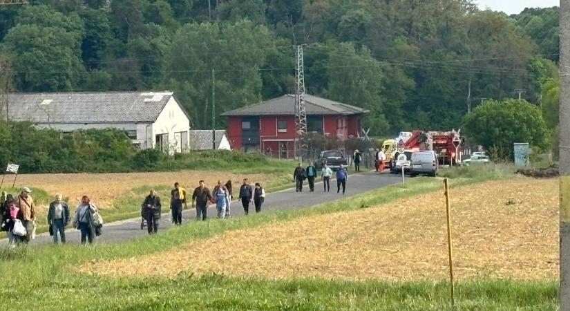 Durva vonatbaleset Kaposújlaknál: személyvonattal ütközött össze egy kisteherautó – 23-an utaztak a szerelvényen