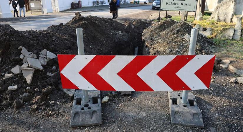 Készüljön autós, készüljön gyalogos: hetekre megváltozik a rendszer a debreceni nagy kereszteződésben