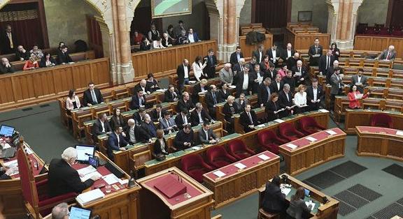 Napokkal a választás előtt 1,7 milliárdos szerződést kötött a kormány a tao-rendszer licencére