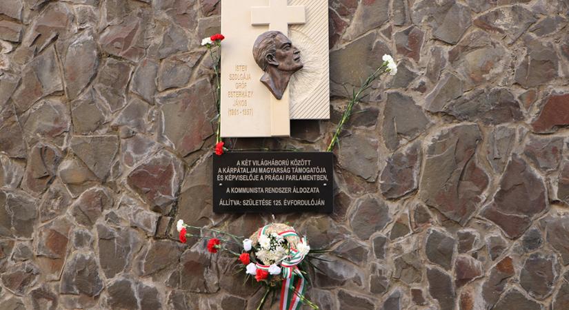 Esterházy Jánosra emlékeztek Ungváron előadással és emléktábla-avatással