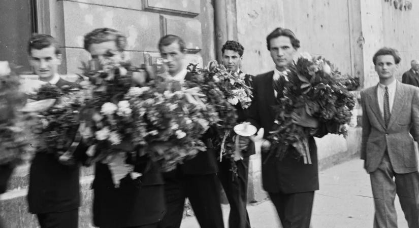 Így búcsúztak régen a középiskolájuktól a végzős diákok – galéria