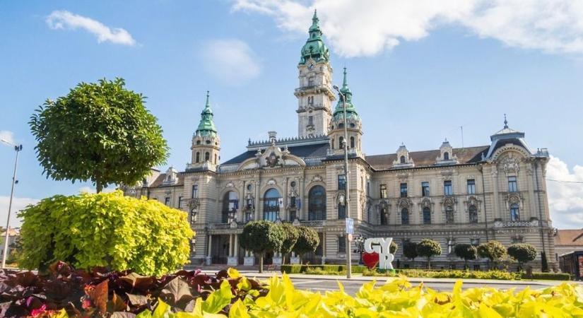 Így változik a nyitvatartás Győrben május 1-jén: parkolás, piacok és szolgáltatások