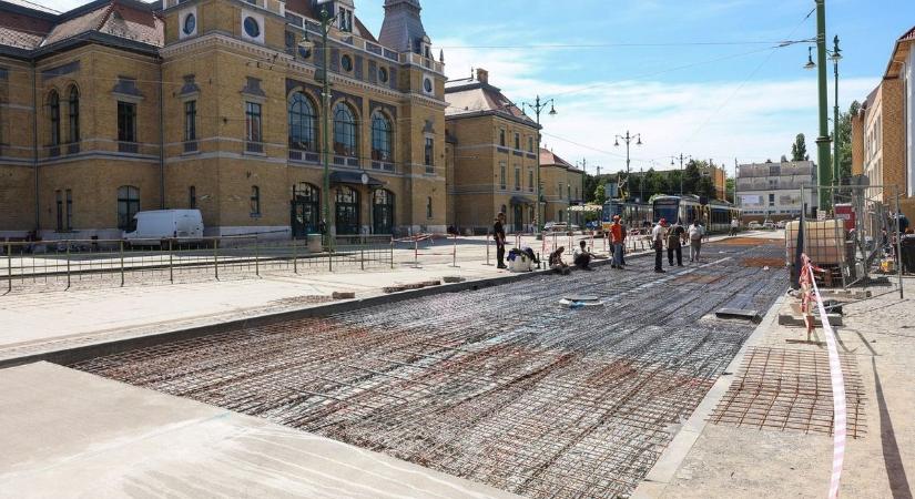 Célegyenesben az Indóház tér felújítása, de egy balesetveszélyes rész kimaradhat